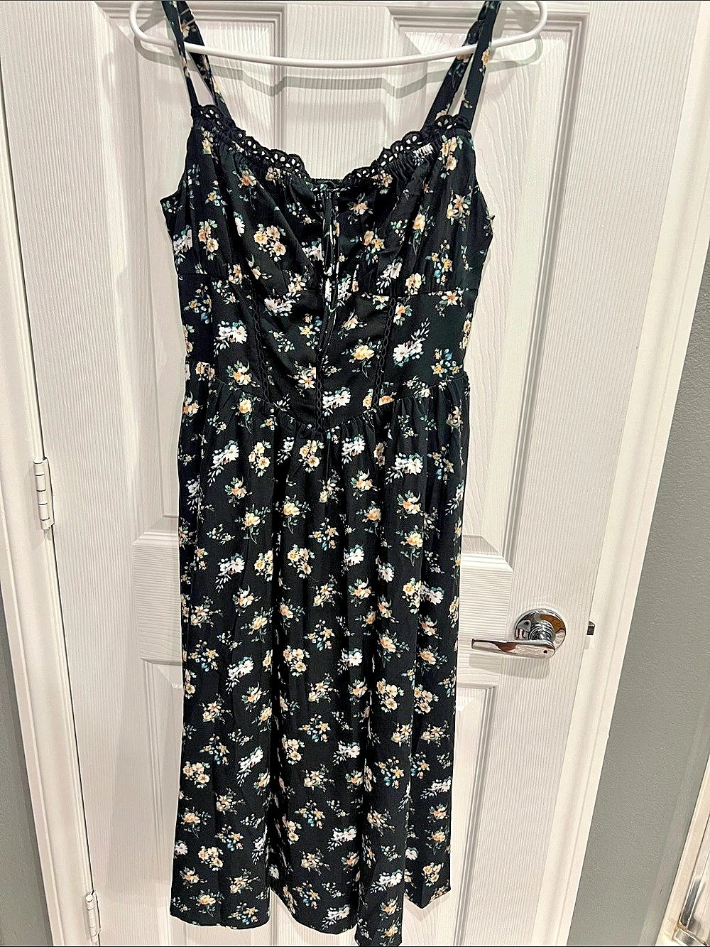 Scarlett Darkness Floral Mid- dress in Black Size Medium